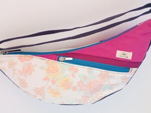 Bolso Banano Flores y Morado