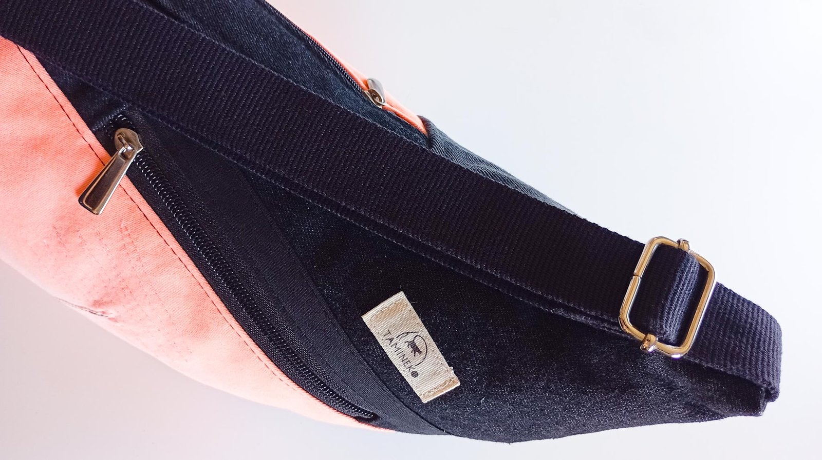 Bolso Banano Salmón Flúor y Negro - Imagen 4
