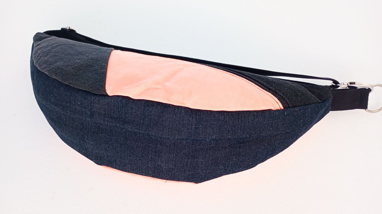 Bolso Banano Salmón Flúor y Negro - Imagen 2