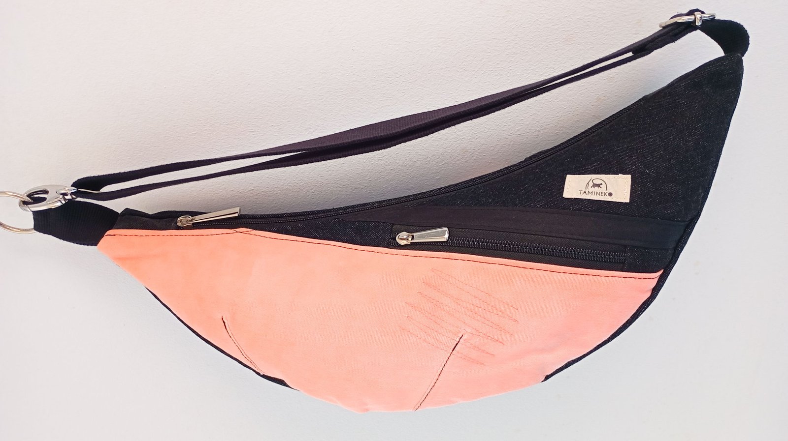 Bolso Banano Salmón Flúor y Negro